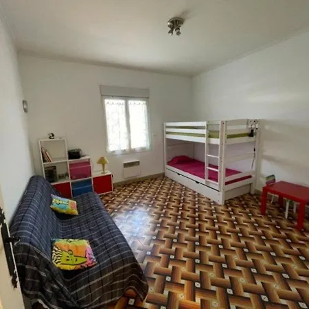 3 Pieces Avec Grande Terrasse, A 100m Des Plages Et Commerces, Coeur De - Fr-1-225c-90