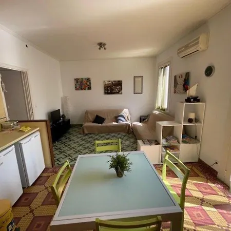 3 Pieces Avec Grande Terrasse, A 100m Des Plages Et Commerces, Coeur De - Fr-1-225c-90 *